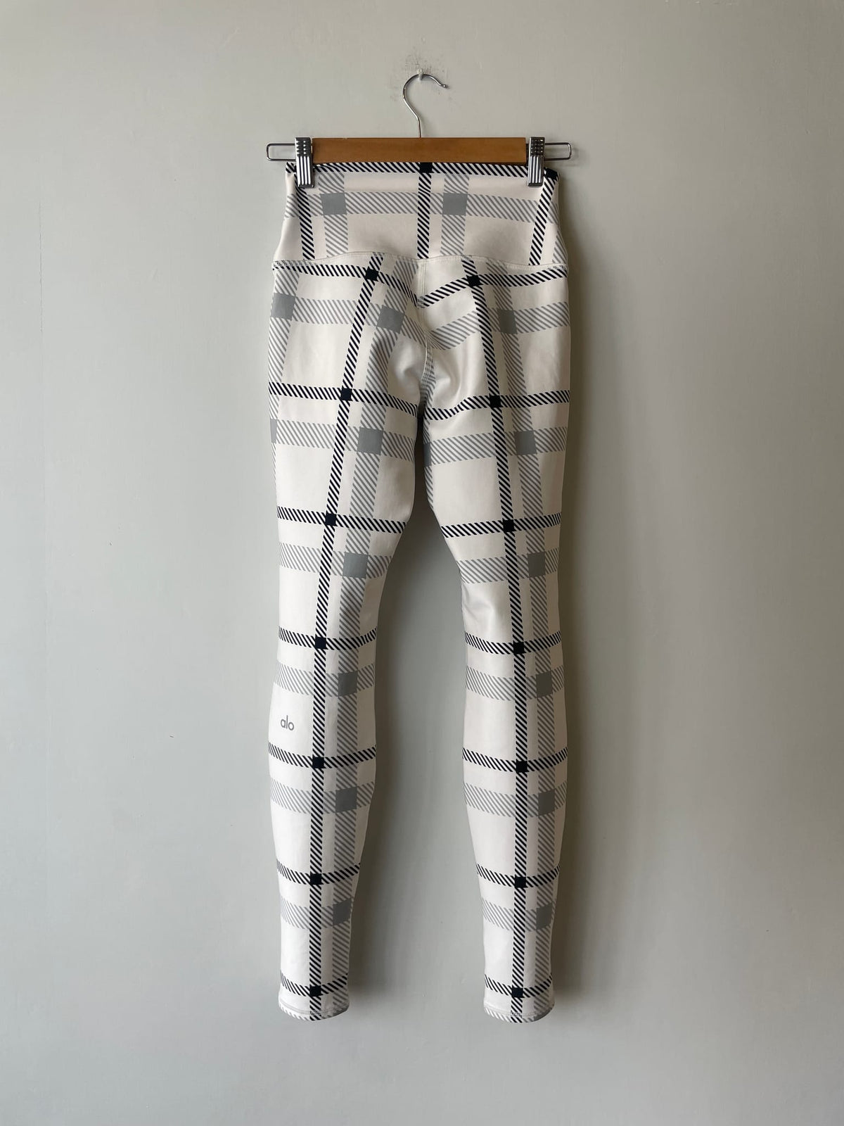 alo Airlift High-Waist Magnified Legging