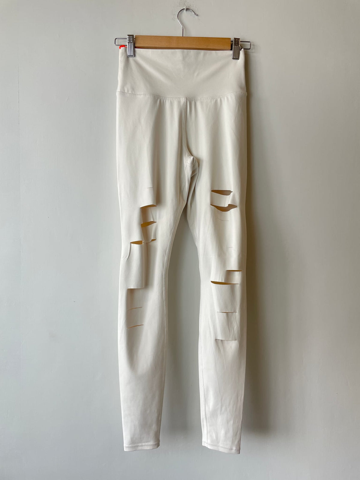 alo High-Waist Ripped Warrior Leggings in White — detail