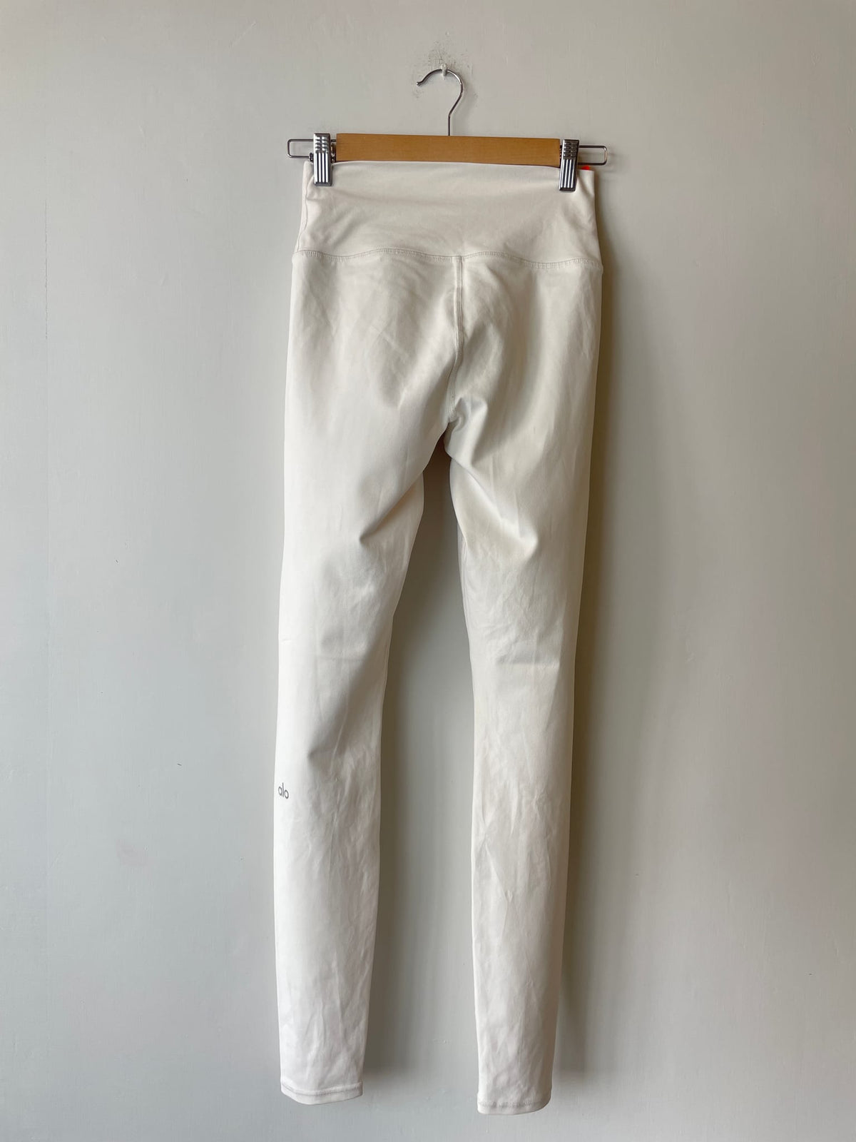 alo High-Waist Ripped Warrior Leggings in White — front