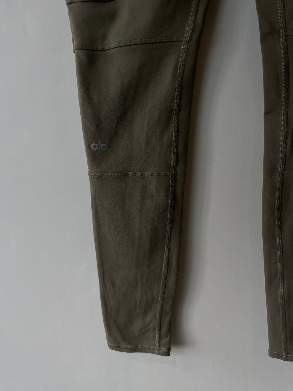 alo High-Waist Cargo Legging