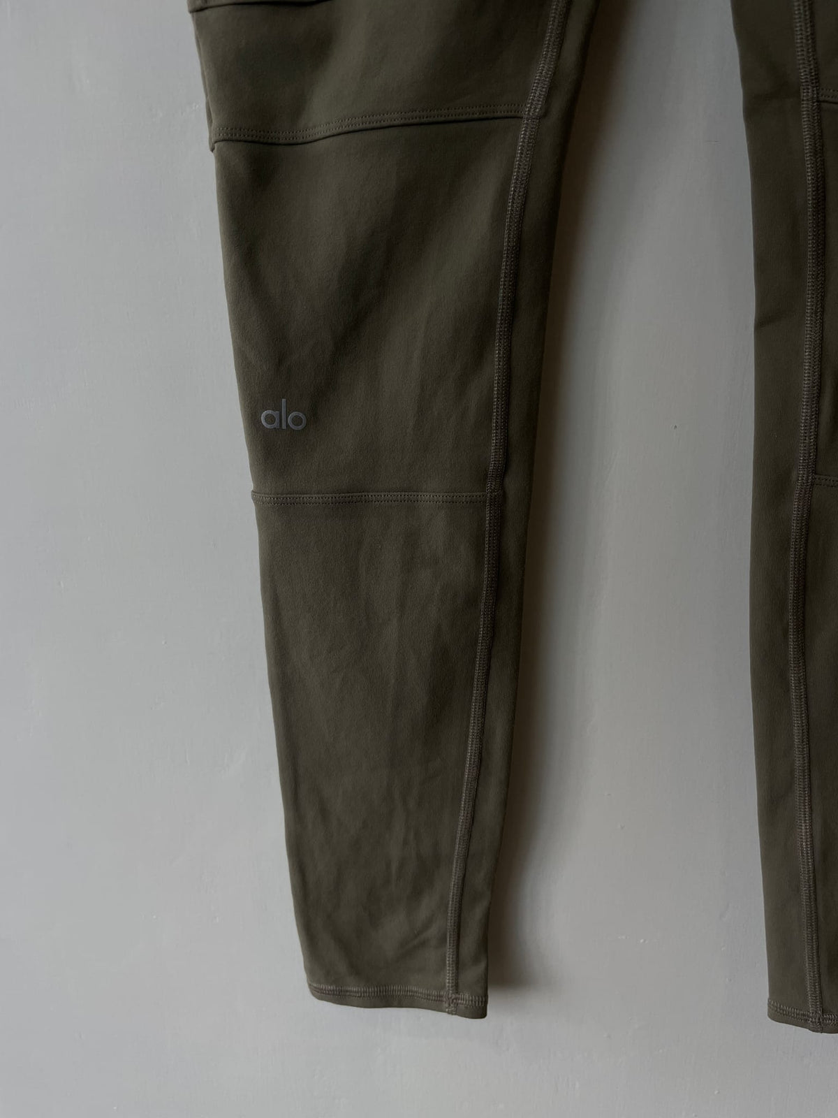 alo High-Waist Cargo Legging