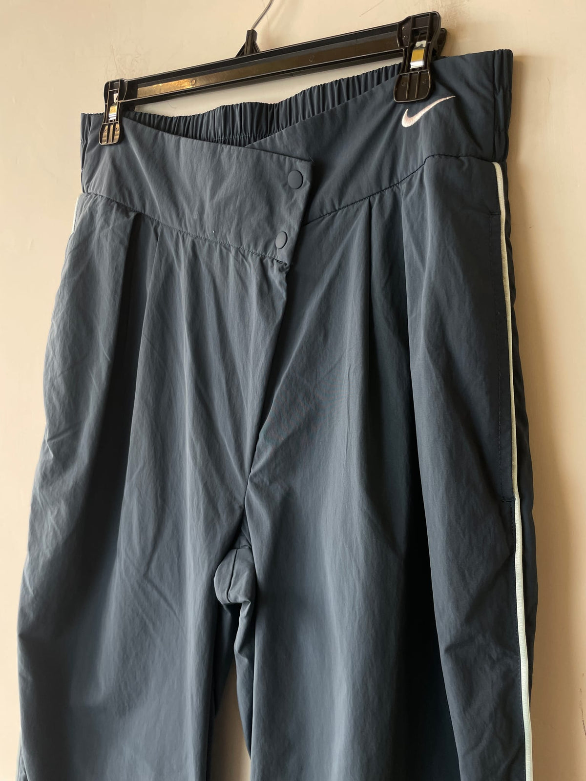 Nike Sportswear Repel Asymmetrical Pants