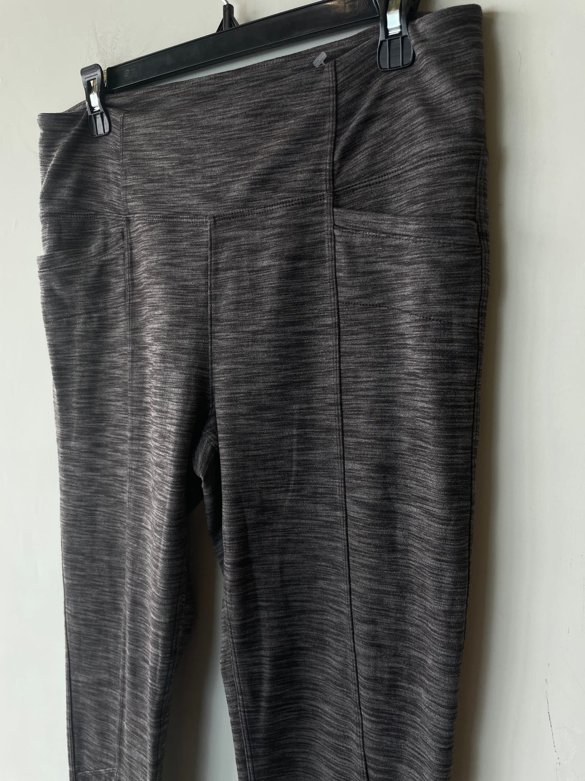 Athleta Salutation Stash 7/8 Legging
