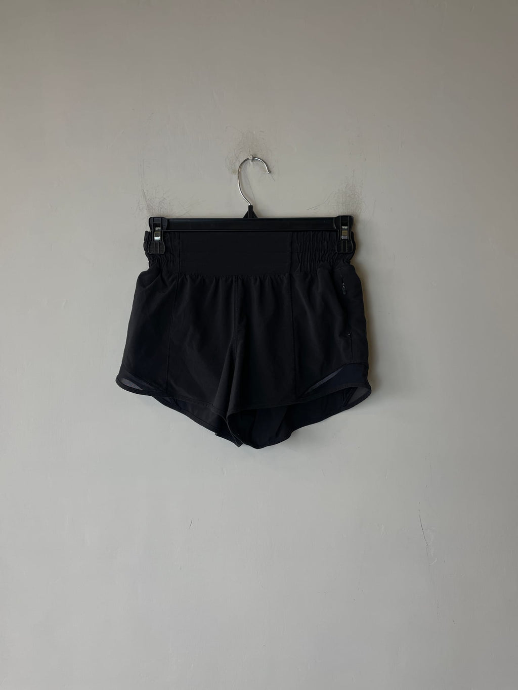 Lululemon Hotty Hot Lined Short 2.5"