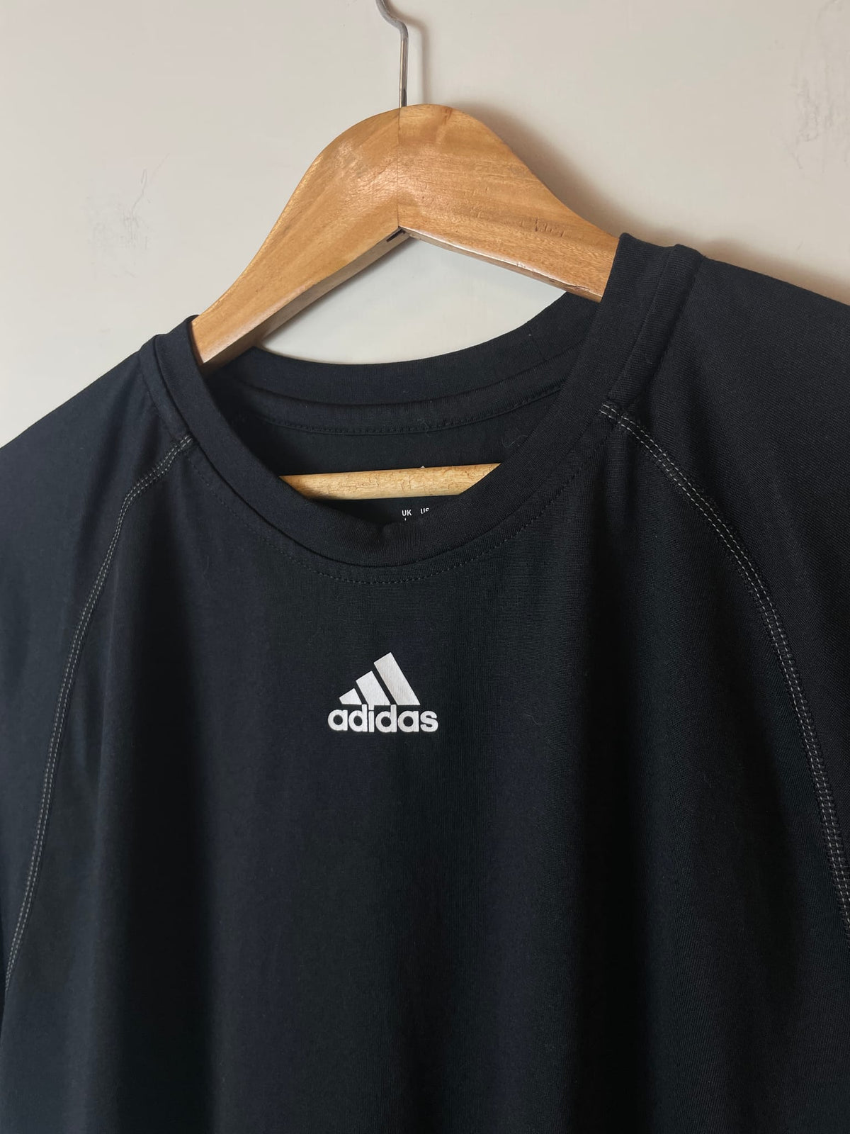 Adidas Techfit Center-Logo Training Tee