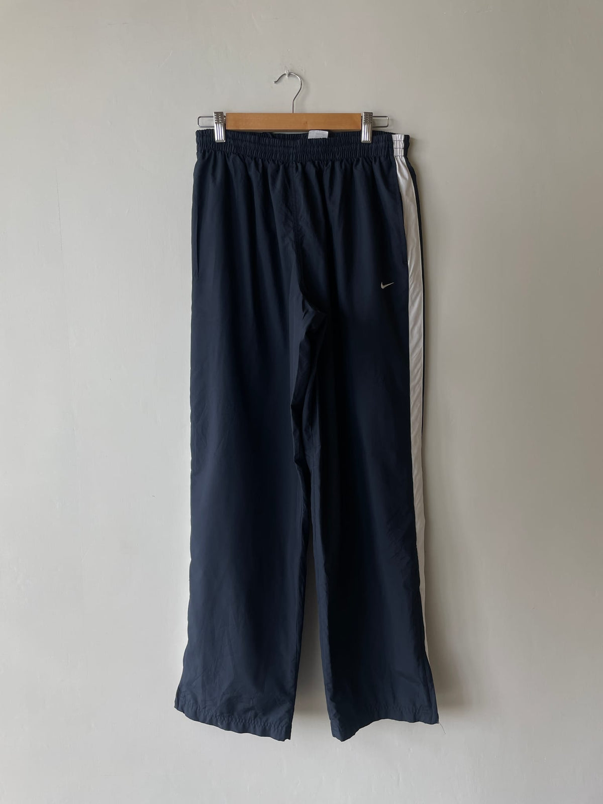 Nike 90s Side-Stripe Mesh-Lined Wind Pants