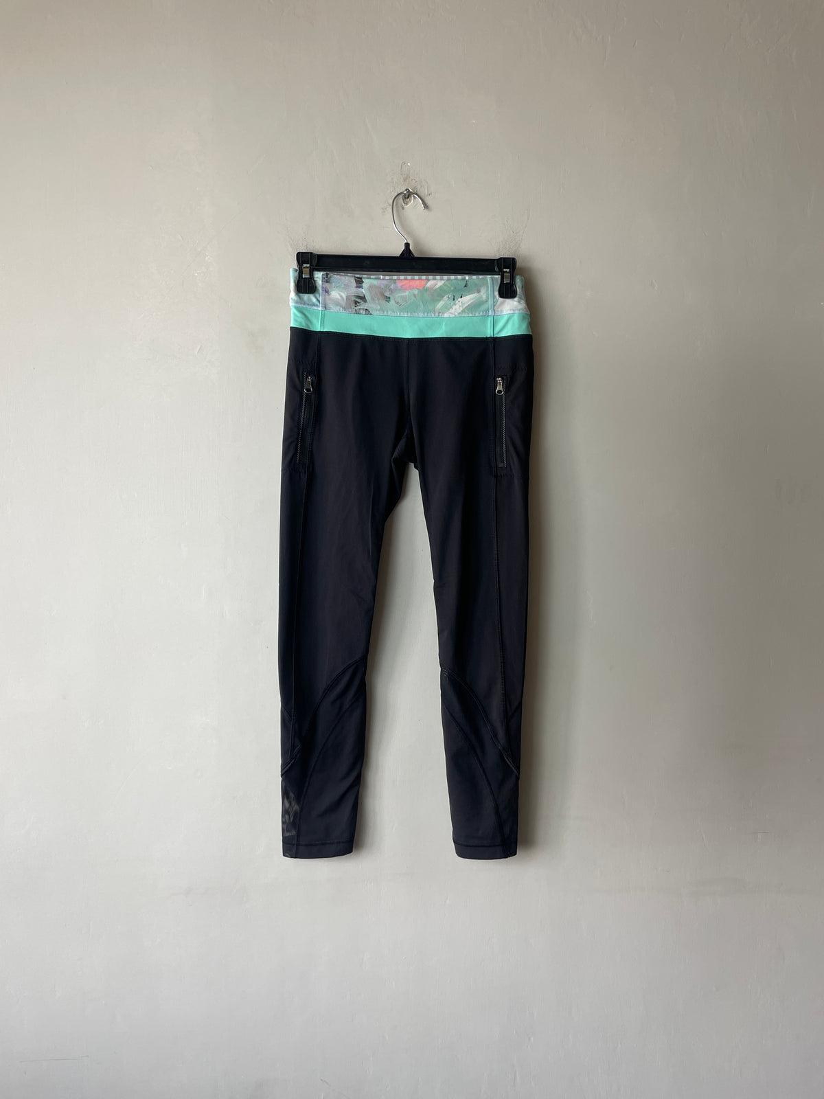 Lululemon Leggings in Black / Sea Green